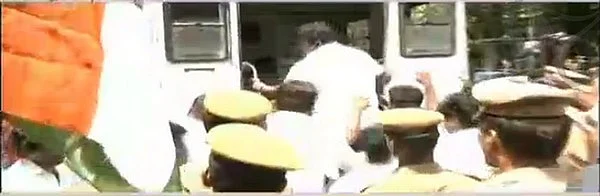 ஐஐடி மாணவர் அமைப்பு தடைக்கு ஆதரவாக இந்து மக்கள் கட்சி ஆர்ப்பாட்டம்!
