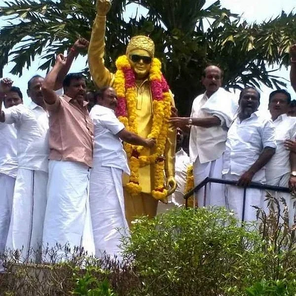 எடப்பாடி ஆதரவாளர், தினகரன் ஆதரவாளர் ஆனது எப்படி..?