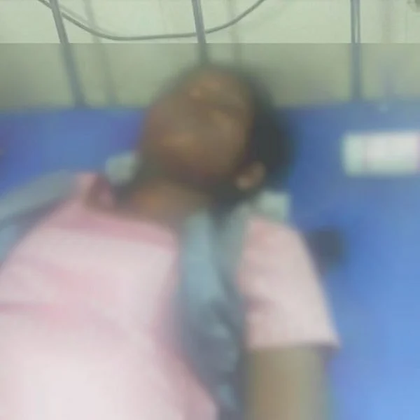 தேர்வு எழுதிவிட்டு தூக்கில் தொங்கிய மாணவி! - வேலை முடிந்து வீட்டுக்கு வந்த பெற்றோர் கதறல்