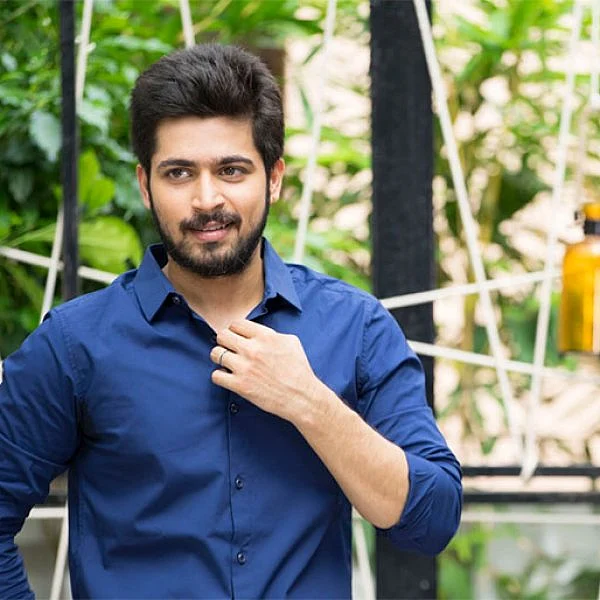 பிக் பாஸ் வீட்டு சுவர் ஏறி குதித்த நடிகர் ஹரீஷ் கல்யாண்..!