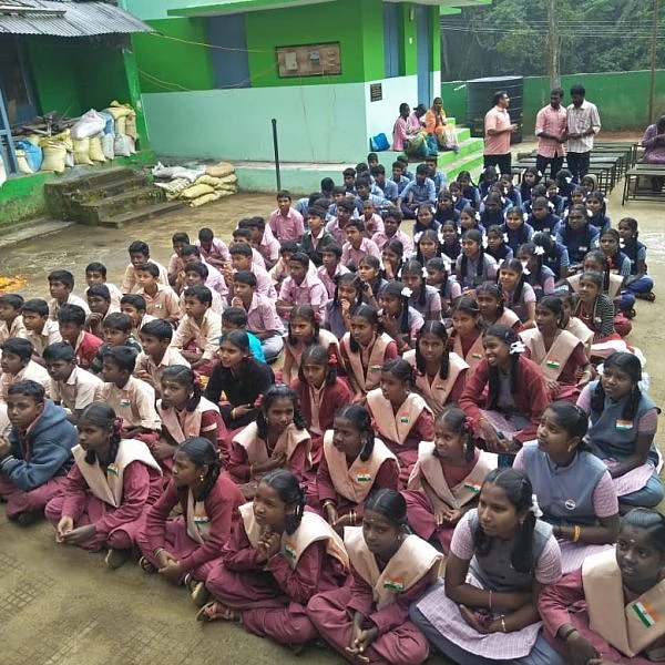 `100% தேர்ச்சி!'- அசத்திய நீலகிரி அரசு பழங்குடியின உண்டு உறைவிடப்பள்ளி மாணவர்கள்