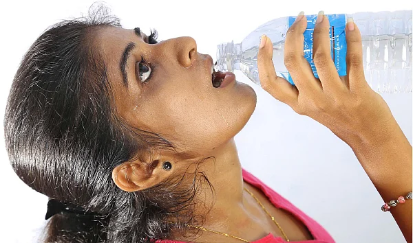 அதிகமாகத் தண்ணீர் குடிப்பது ஆபத்தா?