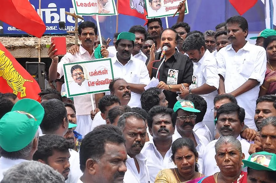 ஜெ. சிகிச்சைப்படத்தை வெளியிட்டு முகத்திரையை கிழிப்போம்! ஓ.பி.எஸ் அணியை அதிரவைக்கும் புகழேந்தி!