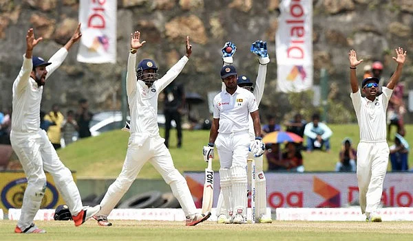 இந்தியாவுக்கு 176 ரன் வெற்றி இலக்கு: ரஹானே உலக சாதனை!