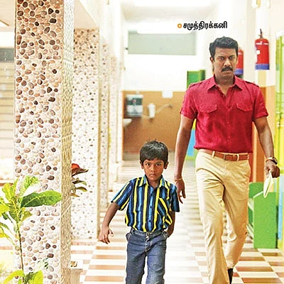 “12 மொழிகள்லயும் படம் இயக்கணும்!”