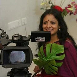'இந்தியாவை மிஸ் பண்றதா தோணுச்சு...!' - டப்பிங் ஆர்ட்டிஸ்ட் சவிதா