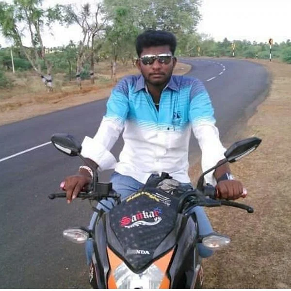 போலீஸை விமர்சித்த வாலிபரை குவைத்தில் இருந்து இந்தியா வரவழைத்து கைது செய்த தமிழக போலீஸ்!