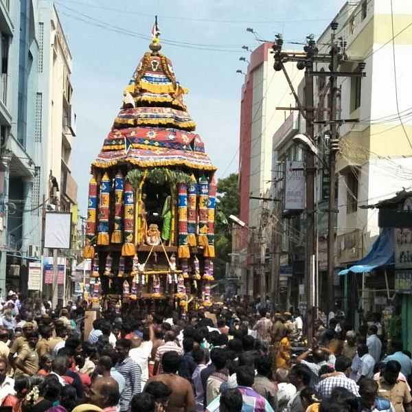தூத்துக்குடியில் ஐப்பசித் தேரோட்டம் - பக்தர்கள் வடம்பிடித்து இழுத்தனர்