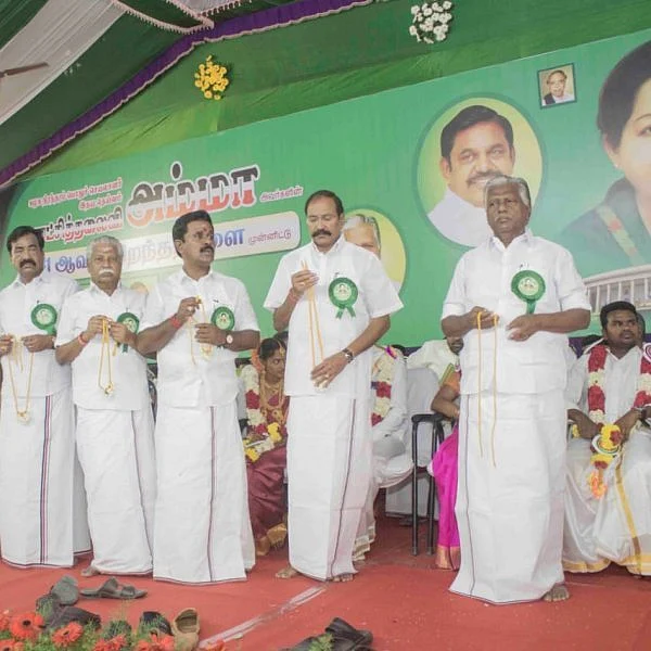 `அந்தக் கூட்டம் அரசியலில் அநாதை ஆக்கப்பட வேண்டும்' - கே.பி முனுசாமி காட்டம்!