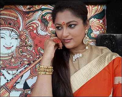 அள்ள அள்ளக் குறையாதே... ஆடை ஆபரண ஆசை!