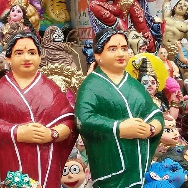 நவராத்திரி கொலுவில் ஜெயலலிதா உருவ பொம்மை வைக்கலாமா - சாஸ்திரம் சொல்வது என்ன?