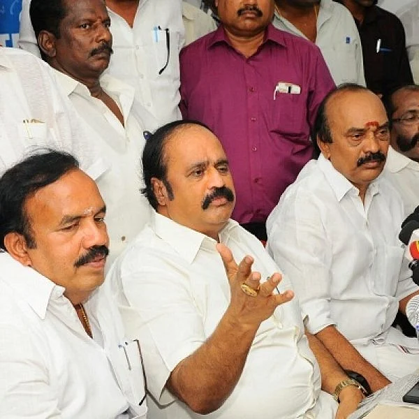 தமிழகத்தை ஒரு ஜோக்கர் ஆள்கிறார் - திருச்சியில் போட்டுத்தாக்கிய தினகரன் அணி!