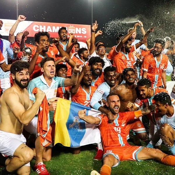 17 தமிழக வீரர்கள், 5 ஸ்பானிஷ் வீரர்கள், 1 பயிற்சியாளர்... சென்னை சிட்டி சாம்பியன் ஆன கதை!