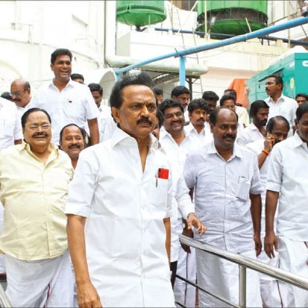 அமைச்சர் முறுக்... எடப்பாடி சுருக்! - சட்டசபை ‘செல்லங்கள்’