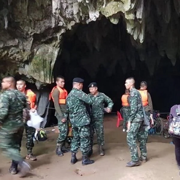 குகைக்குள் ஆசிரியருடன் சென்ற 12 சிறுவர்கள்... தேடுதல் வேட்டையிலும் சிக்காத மர்மம்