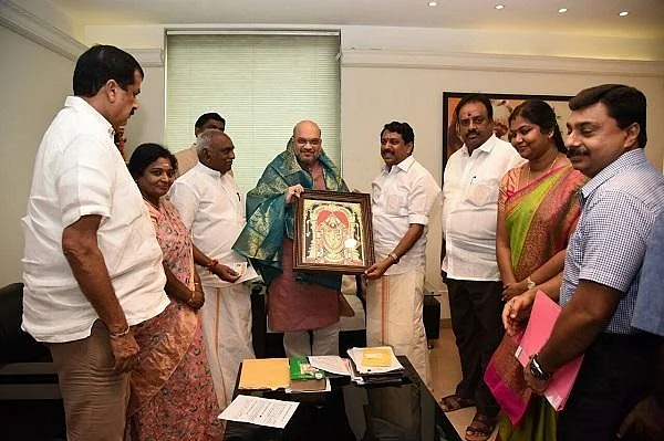 "ஜெயலலிதா இல்லாத இடத்தில்..!?" - உருகும் நயினார் நாகேந்திரன்