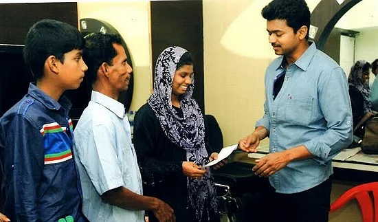 ஏழை மாணவியின் கல்விச் செலவை ஏற்றார் விஜய்!