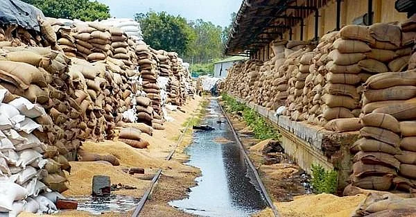 பசிக் கொடுமை... பூச்சி மருந்தைக் குடித்த சிறுமி... பொருளாதார பெருமை பேசும் அரசு!