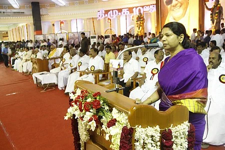 சமூக நீதிக்காக தமிழகத்தில் புரட்சி ஏற்பட வேண்டும்: கனிமொழி