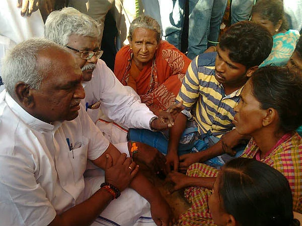 பொன்னார் கருத்தை ஏற்க மறுத்த மீனவர்கள் - போராட்டம் தொடர்கிறது...!