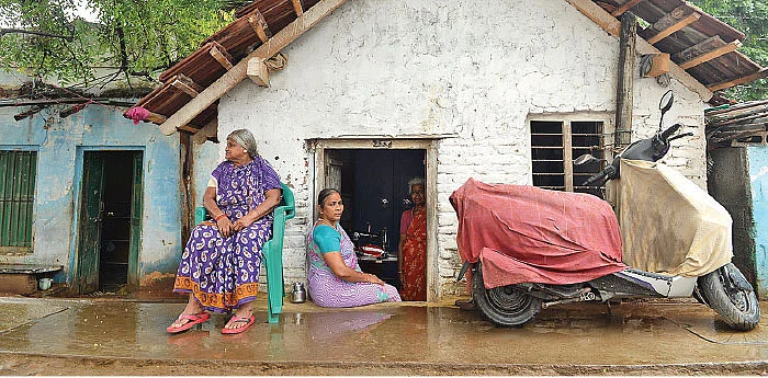 சினிமாவில் ரஜினி வருவார்... நிஜத்தில் யார் வருவார்?