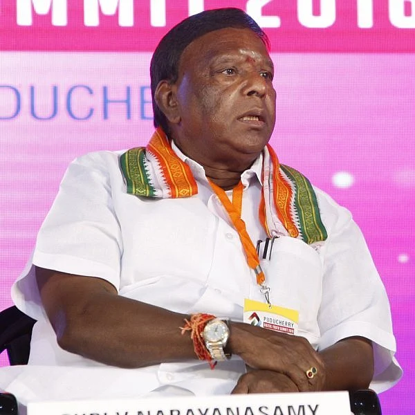 ”பேருந்துகளை உடைப்போம்!” - முதல்வர் நாராயணசாமி முன்னிலையில் காங்கிரஸ் நிர்வாகிகள் காட்டம்