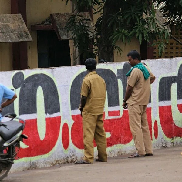 'எங்கள் ஊர் பஸ் ஸ்டாண்ட் 'அதுக்கு' ஃபேமஸ்' - குமுறும் புதுக்கோட்டைவாசிகள்