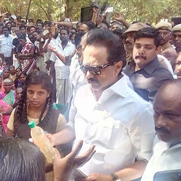 ''மனித உயிர்கள் பெரிதா... போலீஸ் வாகனம் பெரிதா?'' - முதல்வருக்கு கதிராமங்கலம் பள்ளி மாணவி கேள்வி