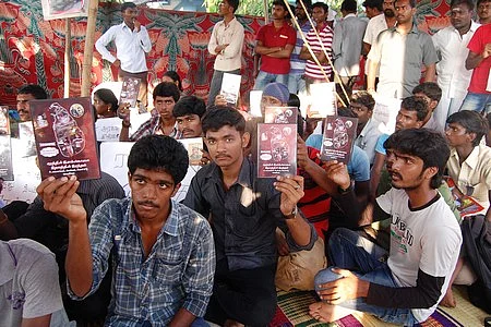 உண்ணாவிரத பந்தலில் இலங்கை போர் சி.டி.!