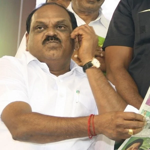 சசிகலா, திவாகரன் வீட்டில் சோதனை ஏன்? வைத்திலிங்கத்தின் 'அடடே' பதில்