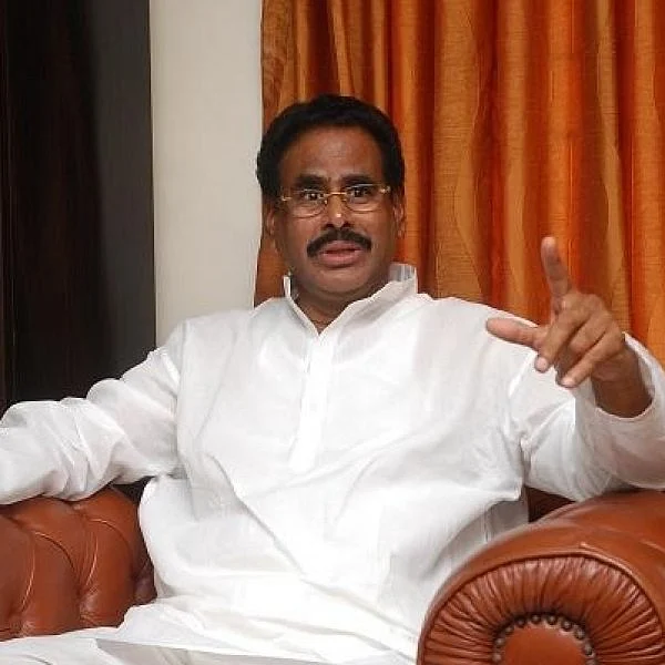 சசிகலாவின் கணவர் நடராசன் காலமானார்!
