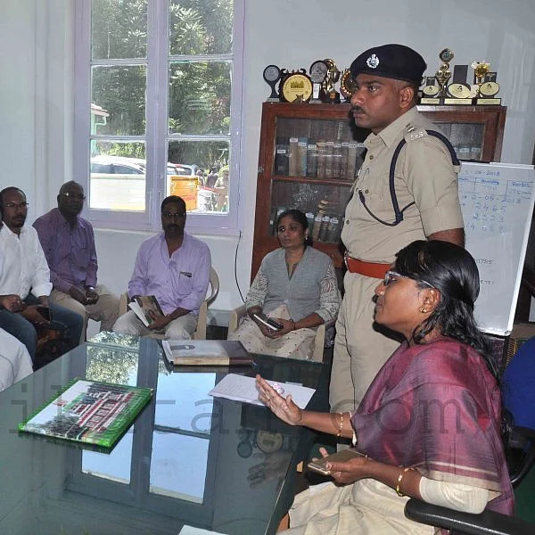 `நிர்ணயித்தது ரூ.375 ; கொடுப்பது ரூ.250' - பொங்கிய ஊட்டி அரசு தாவரவியல் பூங்கா பணியாளர்கள்