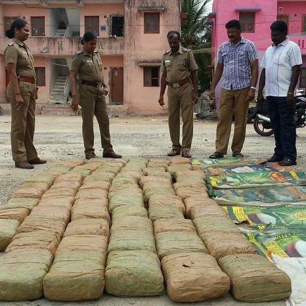 தனுஷ்கோடியில் கரை ஒதுங்கிய கஞ்சா மூட்டைகள்! - அதிர்ச்சியில் போலீஸ்