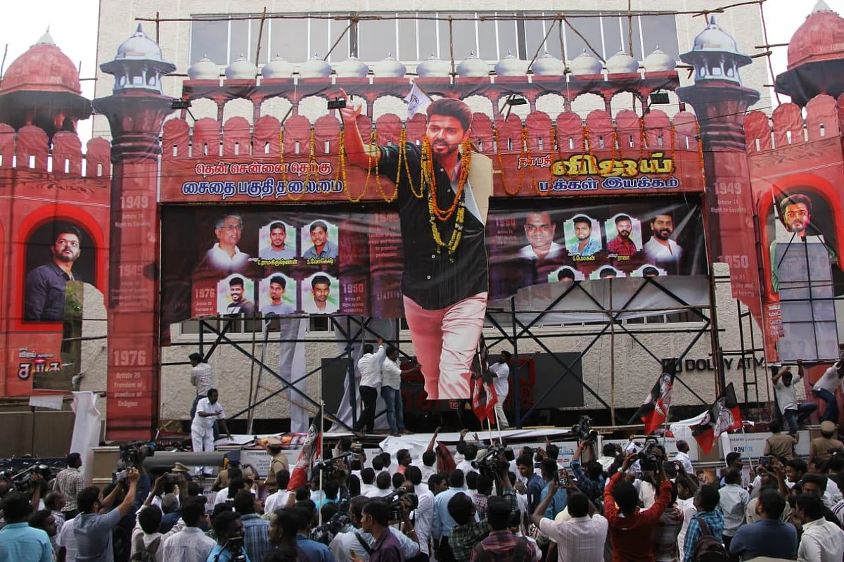 `மூன்று மாற்றங்கள்!’ - சர்காருக்கு இரண்டாவது சென்சார் #Sarkar