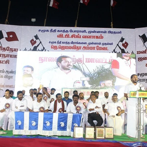 "வரம்பு மீறிப் புகழப்பட்ட தலைவர்கள் அழிந்துபோயிருக்கிறார்கள்!” - தமிமுன் அன்சாரி