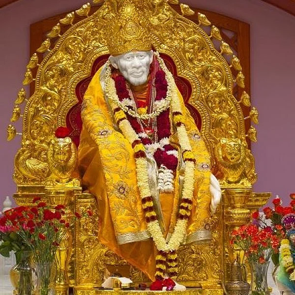 பக்தர்களுக்கு இஷ்ட தெய்வமாகக் காட்சியளித்த பாபா! #SaiBaba