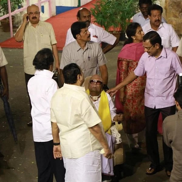 ஓராண்டுக்குப் பிறகு முரசொலிக்கு வந்த தி.மு.க தலைவர் கருணாநிதி! மகிழ்ச்சியில் தொண்டர்கள்