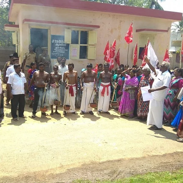 நெற்றியில் விபூதி... கையில் கொள்ளிச்சட்டி... சுடுகாட்டுப் பாதைக்காகப் போராடிய மார்க்சிஸ்ட்