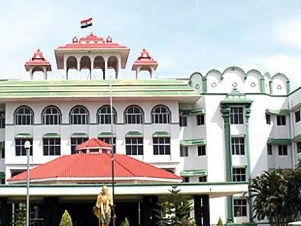 `ஏழை மாணவர்களின் மருத்துவக் கல்வி கட்டணம்; மூத்த வழக்கறிஞர்கள் முன்வர வேண்டும்!’ -உயர் நீதிமன்ற கிளை