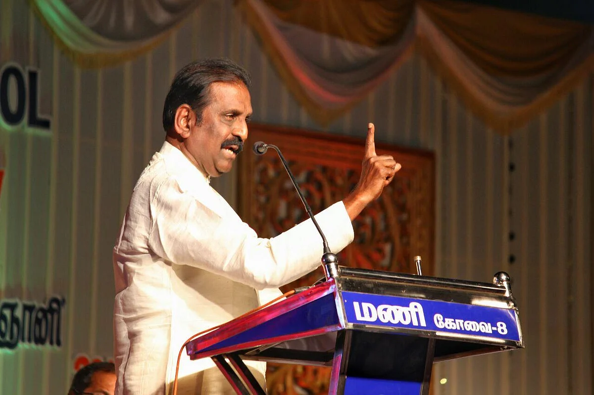 `இனி கவிஞரின் சம்மதத்தைக் கேட்டுவிட்டு விருது கொடுக்க வேண்டும்!' - சொல்கிறார் வைரமுத்து