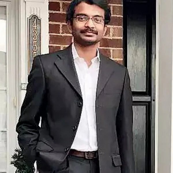 `தமிழ்நாட்டுக்குப் போகவேண்டியதுதானே!' - இளைஞரை மிரட்டிய விமான நிலைய அதிகாரிக்கு நேர்ந்த கதி