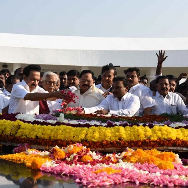 'பேரறிஞர் அண்ணா நினைவு தினம்!' - ஸ்டாலின் தலைமையில் தி.மு.க-வினர் அமைதிப் பேரணி