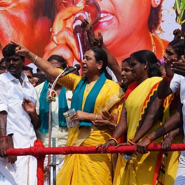 'வீரனாக வாங்க; இல்லன்னா வீட்டுல உட்காருங்க'- ரஜினி, கமலை சீண்டும் பிரேமலதா