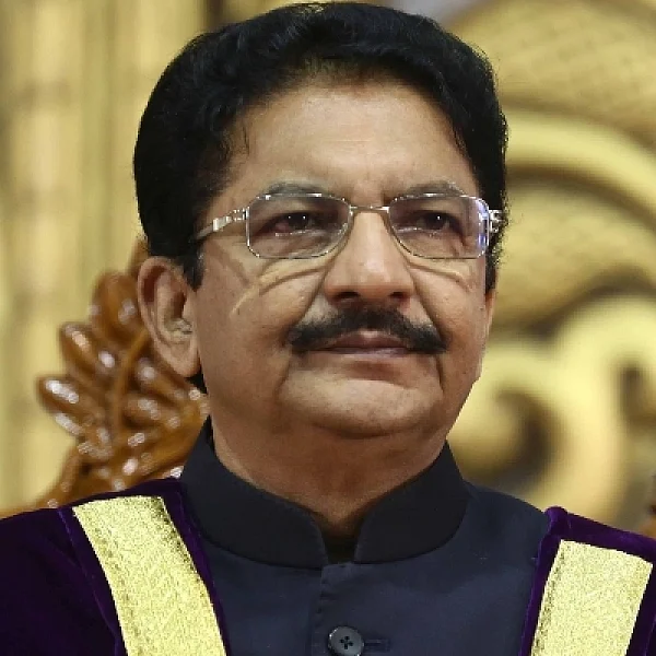 'முதல்வர் பதவியேற்க சசிகலாவை அழைக்காதது ஏன்?'- ஆளுநர் வித்யாசாகர் ராவ்!