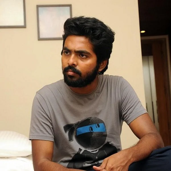 மொரட்டு சிங்கிளாக மாறுகிறாரா ஜி.வி.பிரகாஷ் குமார்?!