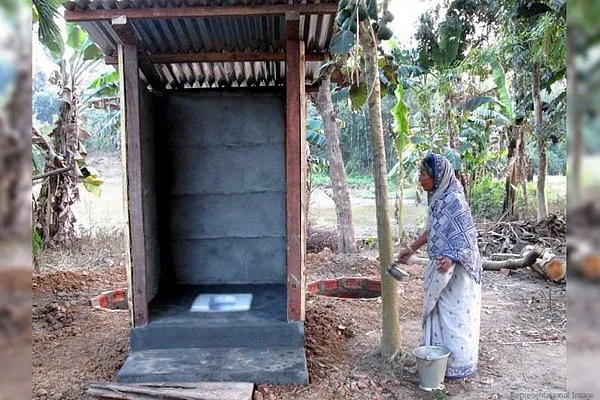 வித்யாபாலன் விளம்பரத்துக்கு வெற்றி : ஆடுகளை விற்று வீட்டுக்கு கழிவறை கட்டிய 102 வயது மூதாட்டி!