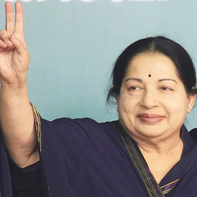 இலவச கைப்பேசி; விவசாய கடன் தள்ளுபடி: அதிமுக தேர்தல் அறிக்கையில் அறிவிப்பு!