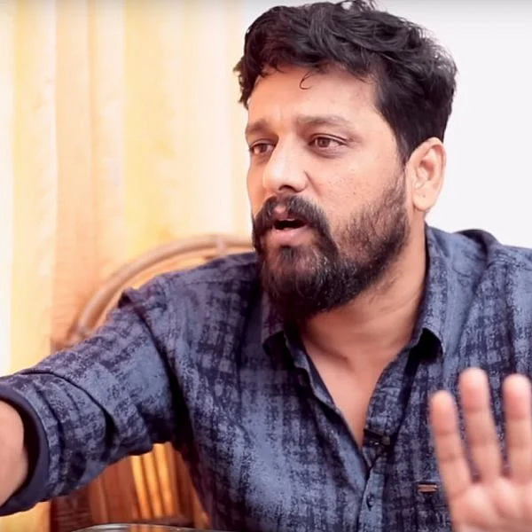 `` ‘கதையெல்லாம் கேட்காம போய் நடிடா’னு விஜய் சேதுபதியை அனுப்பிவெச்சேன்..!’’ - விதார்த்