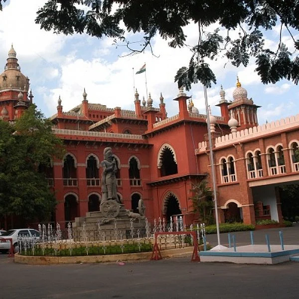 ரூ.10 லட்சம் செலுத்தி அப்போலோ செல்லமுடிந்தால், மக்கள் ஏன் அரசுப் பேருந்தில் வரப்போகிறார்கள்? - அரசுக்கு நீதிபதி சாட்டையடி