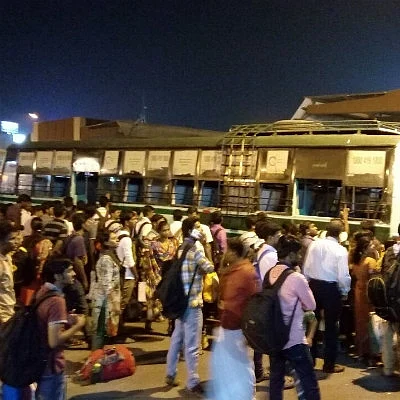கோவை சிங்காநல்லூர் பேருந்து நிலையத்தில் மக்கள் அவதி